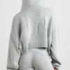 TRUE Kort hoodie i grovstickat med dragkedja i gråmelerat TRUE Kort hoodie i grovstickat med dragkedja i gråmelerat