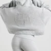 TRUE Kort hoodie i grovstickat med dragkedja i gråmelerat TRUE Kort hoodie i grovstickat med dragkedja i gråmelerat