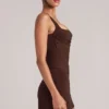 Tula Mid-Rise Bodycon Ultra Mini Kjol med spalt i chokladbrunt Tula Mid-Rise Bodycon Ultra Mini Kjol med spalt i chokladbrunt