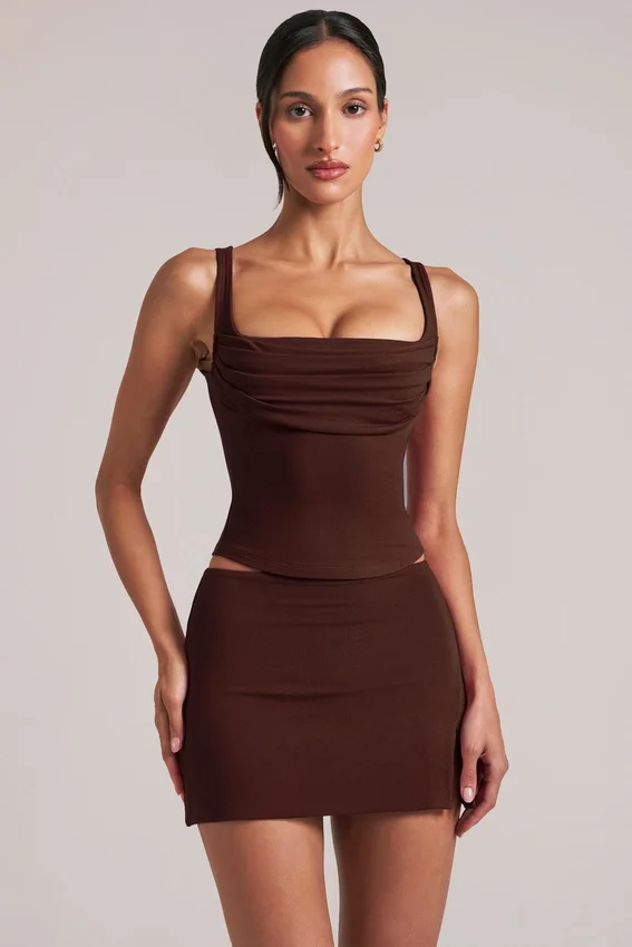Tula Mid-Rise Bodycon Ultra Mini Kjol med spalt i chokladbrunt Tula Mid-Rise Bodycon Ultra Mini Kjol med spalt i chokladbrunt