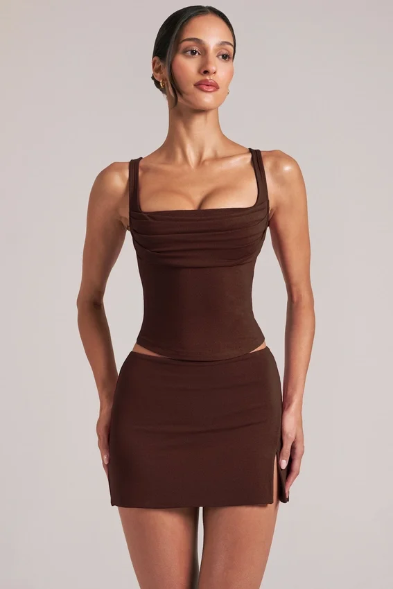 Tula Mid-Rise Bodycon Ultra Mini Kjol med spalt i chokladbrunt Tula Mid-Rise Bodycon Ultra Mini Kjol med spalt i chokladbrunt