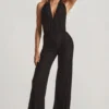 Tulay Devoré jumpsuit med halterneck och öppen rygg i svart Tulay Devoré jumpsuit med halterneck och öppen rygg i svart