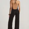Tulay Devoré jumpsuit med halterneck och öppen rygg i svart Tulay Devoré jumpsuit med halterneck och öppen rygg i svart