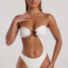 Tulum bandeau-baddräkt med utskärningar och pärldekor i ivory Tulum bandeau-baddräkt med utskärningar och pärldekor i ivory