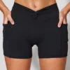 Twist Waist Mini Shorts med fickor i svart Twist Waist Mini Shorts med fickor i svart