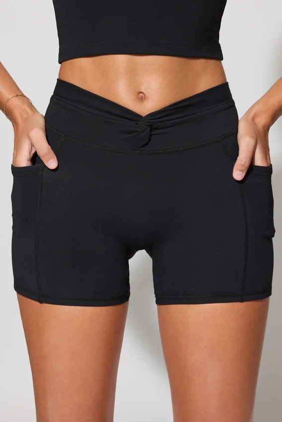 Twist Waist Mini Shorts med fickor i svart Twist Waist Mini Shorts med fickor i svart