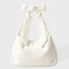 Tygväska i corduroy med rosett i färgen Ivory Tygväska i corduroy med rosett i färgen Ivory