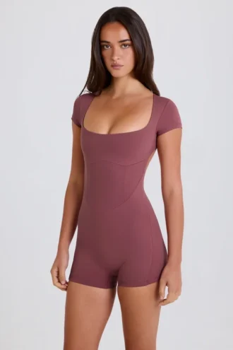 Unitard med öppen rygg i Acai Unitard med öppen rygg i Acai