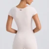 Unitard med rund halsringning i tvättad krämfärg Unitard med rund halsringning i tvättad krämfärg
