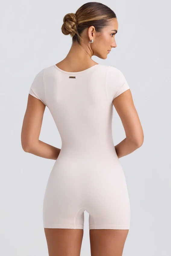 Unitard med rund halsringning i tvättad krämfärg Unitard med rund halsringning i tvättad krämfärg