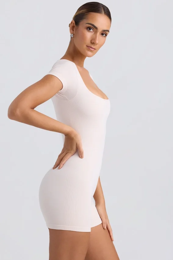 Unitard med rund halsringning i tvättad krämfärg Unitard med rund halsringning i tvättad krämfärg