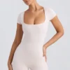 Unitard med rund halsringning i tvättad krämfärg Unitard med rund halsringning i tvättad krämfärg