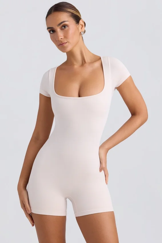 Unitard med rund halsringning i tvättad krämfärg Unitard med rund halsringning i tvättad krämfärg