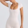 Unitard med rund halsringning i tvättad krämfärg Unitard med rund halsringning i tvättad krämfärg