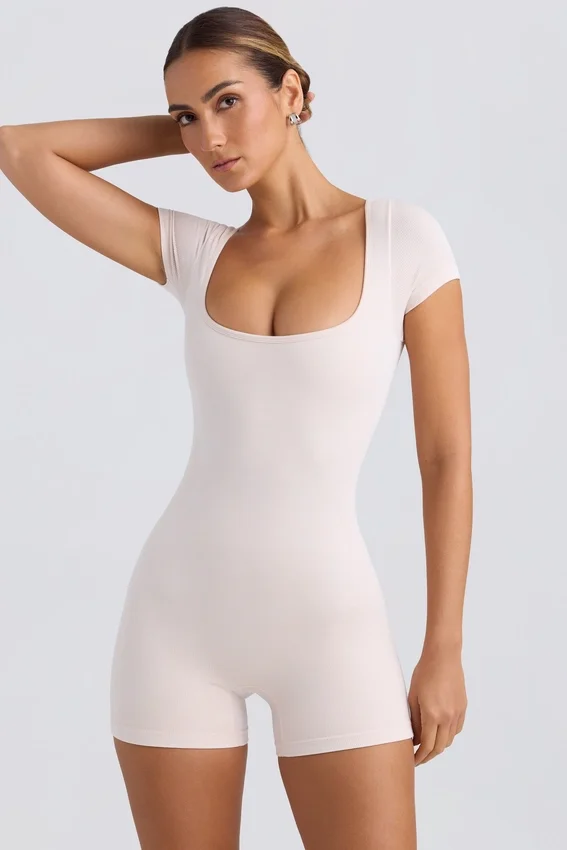 Unitard med rund halsringning i tvättad krämfärg Unitard med rund halsringning i tvättad krämfärg