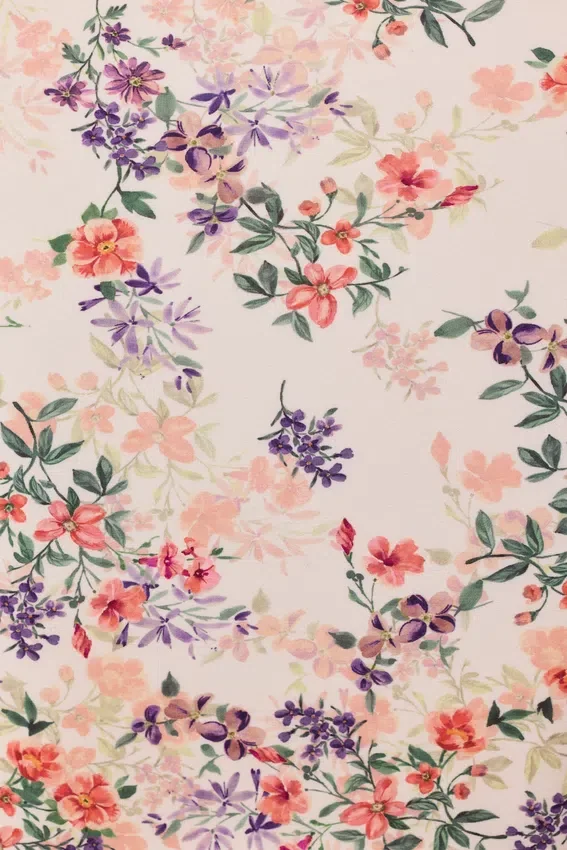 Valentina lager-på-lager-bh-detalj fiskstjärt-midilång klänning i primrose-blommönster Valentina lager-på-lager-bh-detalj fiskstjärt-midilång klänning i primrose-blommönster
