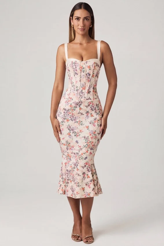 Valentina lager-på-lager-bh-detalj fiskstjärt-midilång klänning i primrose-blommönster Valentina lager-på-lager-bh-detalj fiskstjärt-midilång klänning i primrose-blommönster