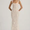 Vasanta Embellished Appliqué Soft-Scoop Corset Gown i vitt Vasanta Embellished Appliqué Soft-Scoop Corset Gown i vitt