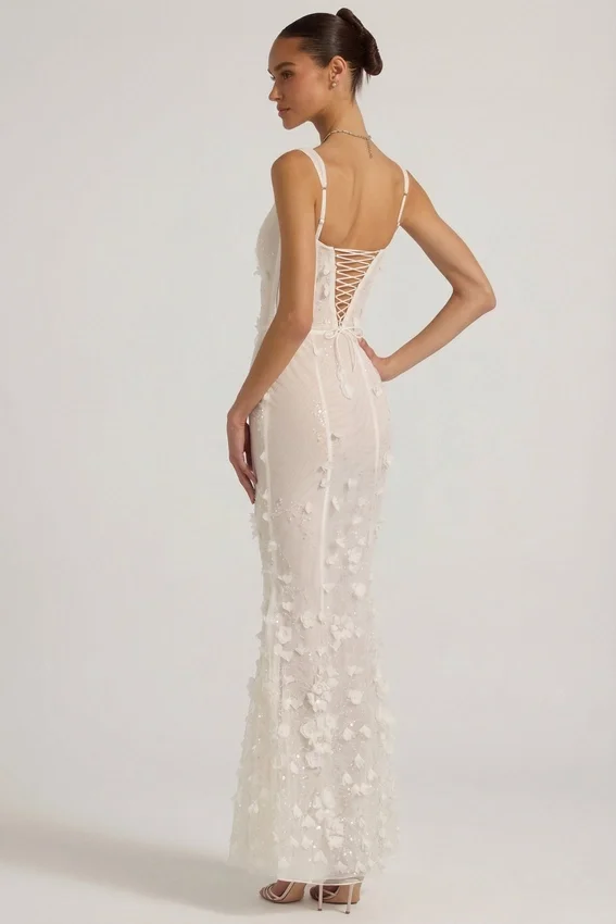 Vasanta Embellished Appliqué Soft-Scoop Corset Gown i vitt Vasanta Embellished Appliqué Soft-Scoop Corset Gown i vitt