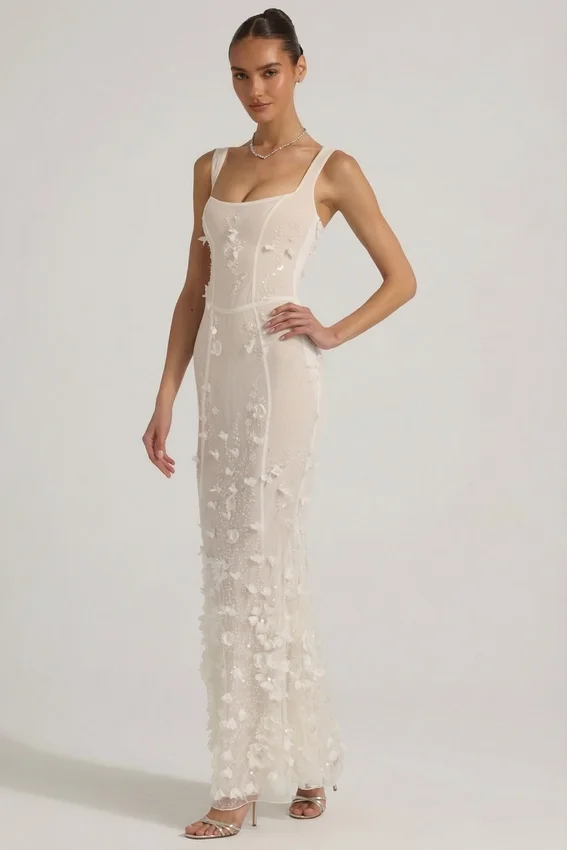 Vasanta Embellished Appliqué Soft-Scoop Corset Gown i vitt Vasanta Embellished Appliqué Soft-Scoop Corset Gown i vitt
