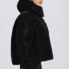 Vattentät, kort oversized skidjacka i svart leopardmönster Vattentät, kort oversized skidjacka i svart leopardmönster