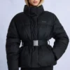 Vattentät oversized skidjacka med bälte i svart Vattentät oversized skidjacka med bälte i svart