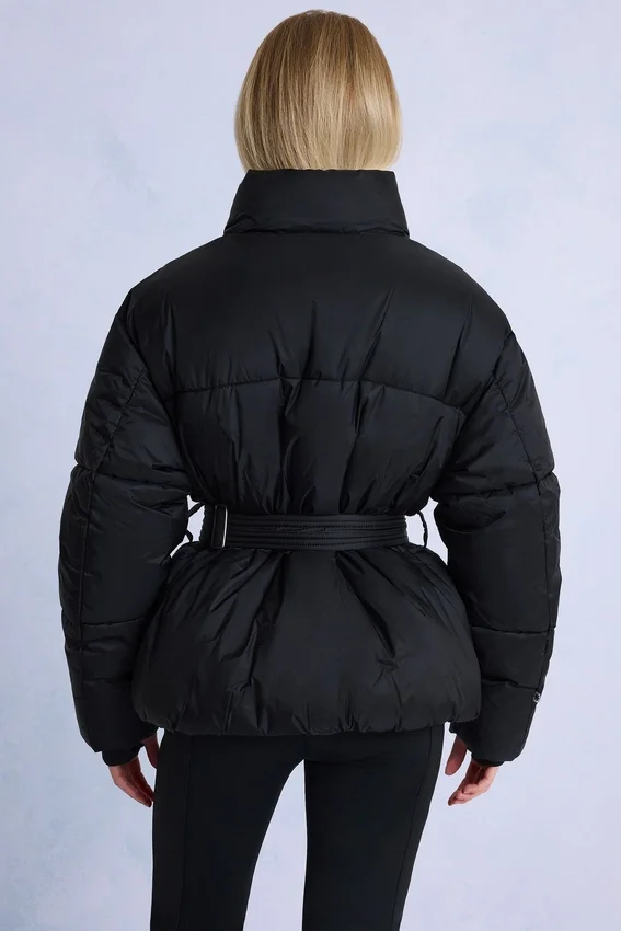 Vattentät oversized skidjacka med bälte i svart Vattentät oversized skidjacka med bälte i svart