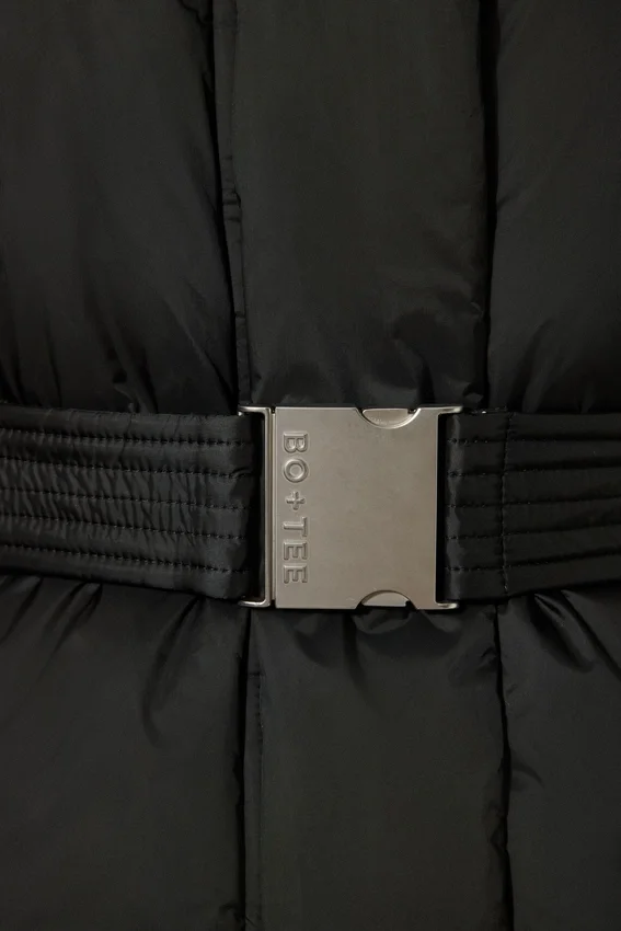 Vattentät oversized skidjacka med bälte i svart Vattentät oversized skidjacka med bälte i svart