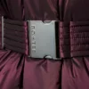Vattentät oversized skidjacka med bälte i vinrött Vattentät oversized skidjacka med bälte i vinrött