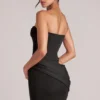 Veda bandeau-miniklänning i svart Veda bandeau-miniklänning i svart