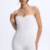 Vera Modal-unitard med hjärtformad halsringning och låg rygg i vitt Vera Modal-unitard med hjärtformad halsringning och låg rygg i vitt