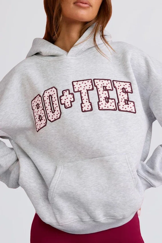 Överdimensionerad hoodie med applikation i grått Överdimensionerad hoodie med applikation i grått