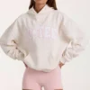 Överdimensionerad hoodie med applikation i ivory med prickar Överdimensionerad hoodie med applikation i ivory med prickar