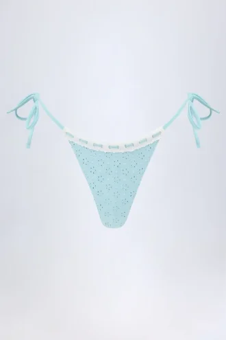Vernazza bikinibyxor med snörning i sidorna i broderie anglaise i puderblått Vernazza bikinibyxor med snörning i sidorna i broderie anglaise i puderblått