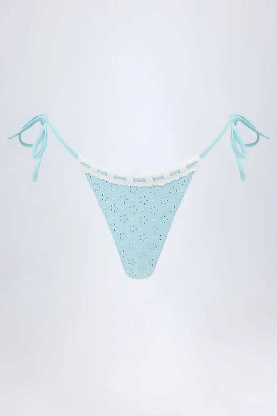 Vernazza bikinibyxor med snörning i sidorna i broderie anglaise i puderblått Vernazza bikinibyxor med snörning i sidorna i broderie anglaise i puderblått