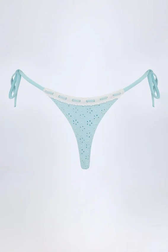 Vernazza bikinibyxor med snörning i sidorna i broderie anglaise i puderblått Vernazza bikinibyxor med snörning i sidorna i broderie anglaise i puderblått