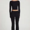 Vevina Modal Mid-Rise Flared Trousers i svart Vevina Modal Mid-Rise Flared Trousers i svart