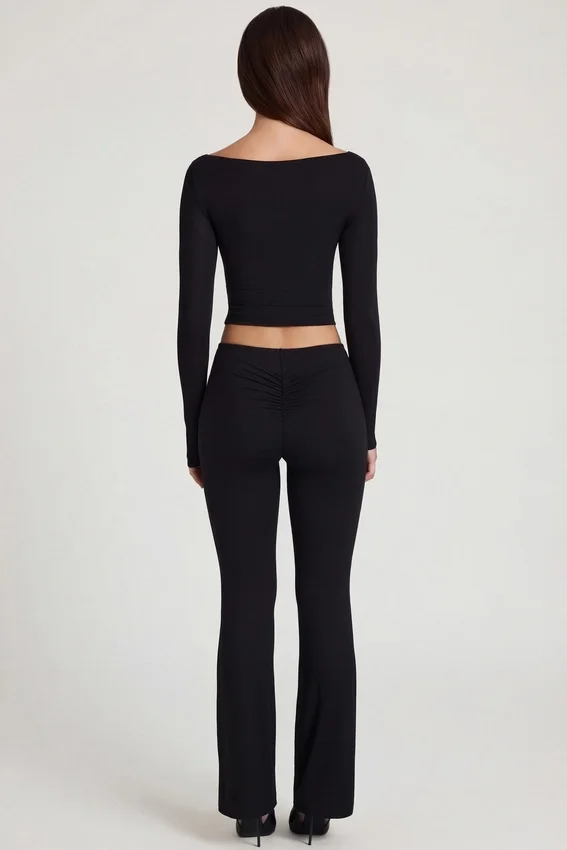 Vevina Modal Mid-Rise Flared Trousers i svart Vevina Modal Mid-Rise Flared Trousers i svart