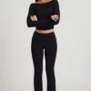 Vevina Modal Mid-Rise Flared Trousers i svart Vevina Modal Mid-Rise Flared Trousers i svart