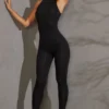 Vida jumpsuit med racerrygg i svart Vida jumpsuit med racerrygg i svart
