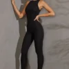 Vida jumpsuit med racerrygg i svart Vida jumpsuit med racerrygg i svart