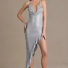 Vivienne Premium Embellished Plunge Asymmetric Maxi Klänning i silver Vivienne Premium Embellished Plunge Asymmetric Maxi Klänning i silver