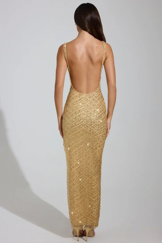 Yarina maxiklänning med utsmyckad rund halsringning och slits i låret i guld Yarina maxiklänning med utsmyckad rund halsringning och slits i låret i guld