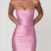 Yesenia Ruched Bandeau Miniklänning i Soft Pink Yesenia Ruched Bandeau Miniklänning i Soft Pink