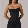 Zara miniklänning med bandeau-halsringning och draperad midja i svart Zara miniklänning med bandeau-halsringning och draperad midja i svart