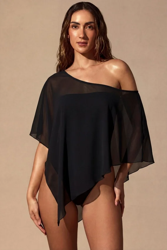 Zarayah Sheer Poncho i svart Zarayah Sheer Poncho i svart