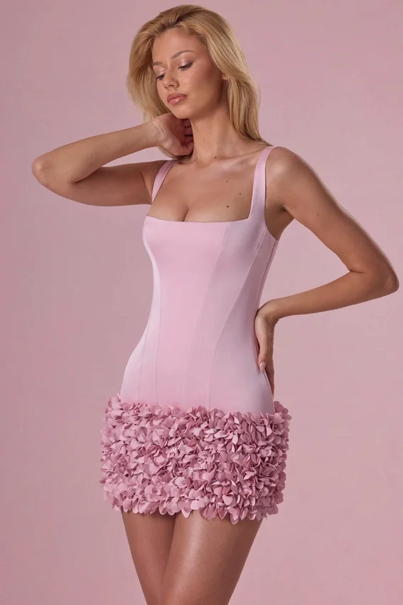 Zelia miniklänning i satin i Blush Pink Zelia miniklänning i satin i Blush Pink
