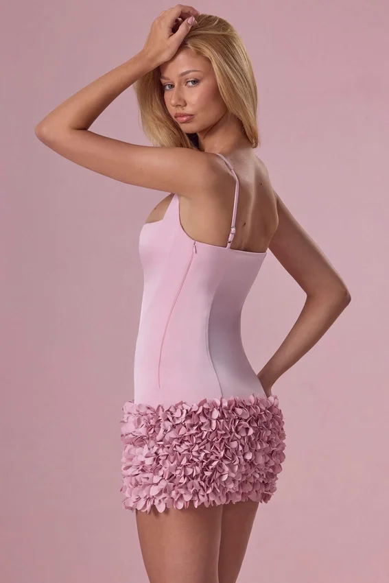 Zelia miniklänning i satin i Blush Pink Zelia miniklänning i satin i Blush Pink