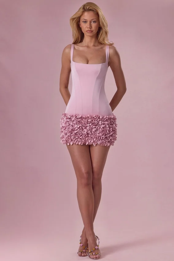 Zelia miniklänning i satin i Blush Pink Zelia miniklänning i satin i Blush Pink