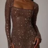 Zeta Sheer Embellished Long Sleeve A-Line Miniklänning i Deep Cocoa Zeta Sheer Embellished Long Sleeve A-Line Miniklänning i Deep Cocoa